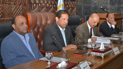 محافظ الغربية يناقش إجراءات تقنين أوضاع التعديات على أراضى الدولة