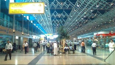 مطار القاهرة يواصل استقبال المعتمرين