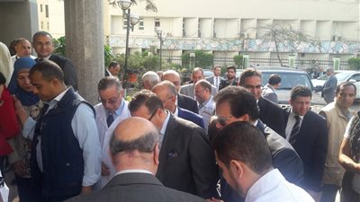 وزير التعليم العالي يتفقد مركز جراحة الكلى والمسالك البولية بجامعة المنصورة