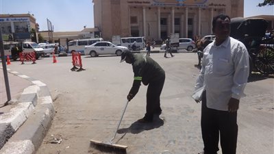 رفع 2 طن مخلفات وقمامة في حملة نظافة مكبرة بالأقصر 