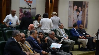 أستاذ بالجامعة الأمريكية يكشف لـ