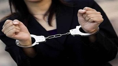 ضبط مديرة مصنع ملابس لقيامها بالنصب على المواطنين والاستيلاء على 10 مليون جنيه