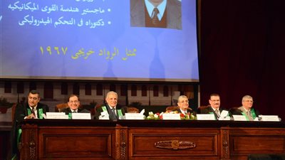 صور| بدء احتفال هندسة القاهرة بخريجي 2017 بحضور محلب وعدد من الوزراء