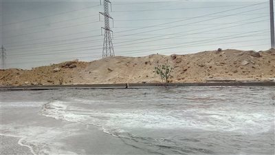 صور| الأمطار تغرق طريق 