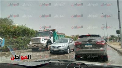 فيديو وصور| إزدحام حركة المرور بمدينة الرحاب لغرق الشوارع بالأمطار