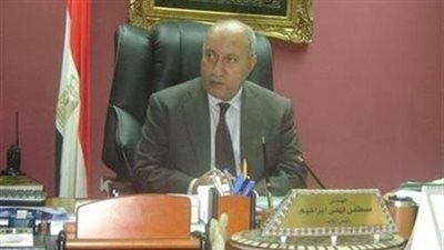 الفيضانات تغرق الشوارع.. ورئيس جهاز القاهرة الجديدة يغلق مكتبه ويرفض استغاثة المواطنين