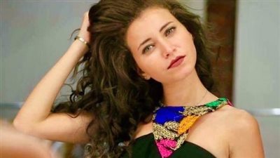 سارة الشامي برفقة هالة فاخر: راجعين كلبش 2