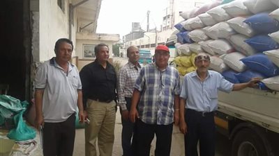 صور| رئيس حي شرق المنصورة يتابع توريد القمح داخل مضرب بهرند
