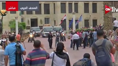 بعد 3 ساعات.. وصول العجلة الحربية السادسة للمتحف المصري الكبير