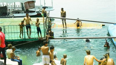 لأهالي أسوان طرق للهروب من شمس الصيف.. تعرف عليها