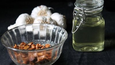 طريقة عمل زيت الثوم بسهولة في المنزل