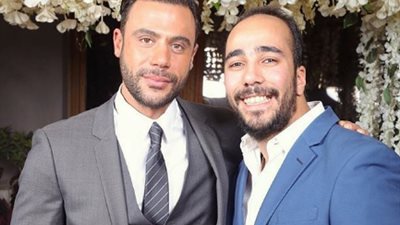 صورة.. محمد إمام مع مدير أعماله في 