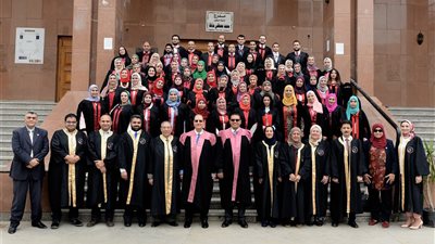 جامعة المنصورة تحتفل بتخرج الدفعة الأولى لبرنامج الدراسات العليا 