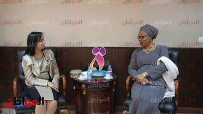 صور| جلسة مباحاثات بين مايا مرسي ووزيرة المرأة ببوركينا فاسو