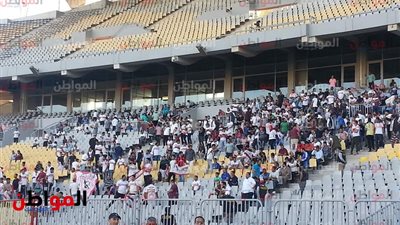 صور| جماهير الزمالك تشعل مدرجات برج العرب أمام الإسماعيلي