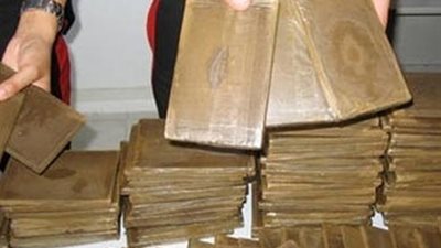 السجن المشدد 10 سنوات وغرامة 100 ألف لمتهمين بالاتجار في الحشيش بالدرب الأحمر