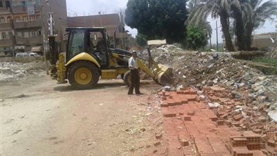 محافظ سوهاج: رفع 60 طن قمامة ومخلفات صلبة في حملة مكبرة بـ