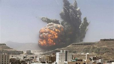بالفيديو| لحظة قصف مكتب الرئاسة في صنعاء
