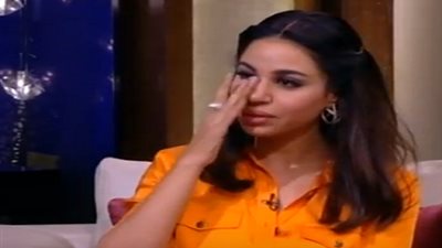 فيديو| الفنانة نسرين أمين تجهش بالبكاء على الهواء
