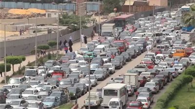 كثافات مرورية بشوارع وميادين القاهرة والجيزة