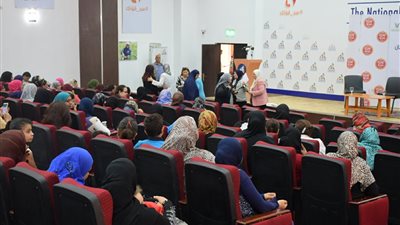 صور| سيدات مصر تحتشد لاستلام شهادات