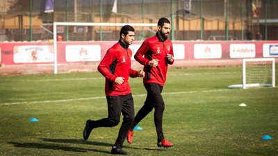 نجما الأهلي يؤديان جلسة تأهيل في الجيم