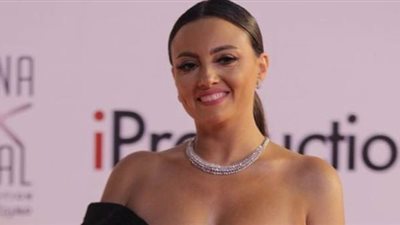 صور| إطلالة براقة لـ