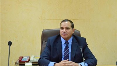رئيس جامعة سوهاج يتفقد امتحانات طلاب كلية الهندسة