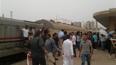 صور| أهالي المنصورة يستغيثون: بلطجية داخل القطارات