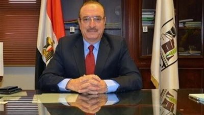 محافظ بني سويف يتفقد مصنع 