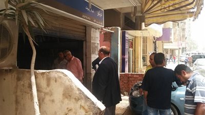 صور| رئيس حي السلام أول يقود حملة لإزالة الإشغالات.. ويؤكد: مستمرون