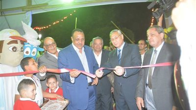 صور| سكرتير عام المنيا يفتتح معرض 