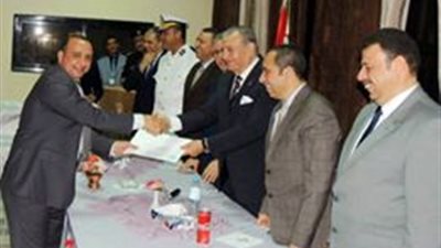 صور| مدير أمن السويس يكرم رئيس وحدة مباحث فيصل لتفانيه في العمل 