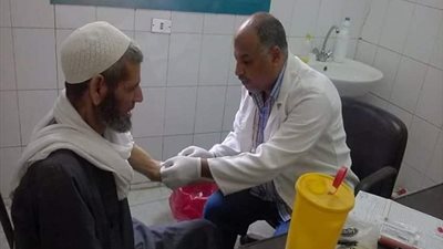 صور| الكشف على 1300 مريض بقافلة طبية 