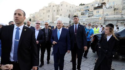 السفير الأمريكي لدى إسرائيل ينشر مقطع فيديو لتجهيزات افتتاح سفارة واشنطن بالقدس