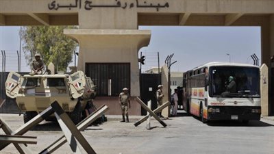 السلطات المصرية تفتح معبر رفح وبدء توافد المسافرين