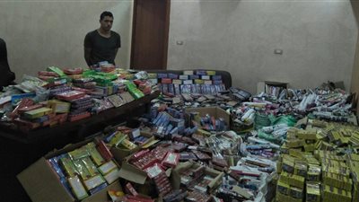 ضبط عامل أحذية وبحوزته 1.5 مليون صاروخ ألعاب نارية بالحدائق