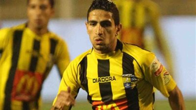 لاعب الأهلي السابق يبحث عن الاحتراف الخارجي