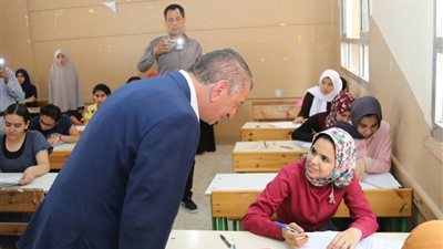صور| محافظ كفرالشيخ يتفقد لجان امتحانات الشهادة الإعدادية 