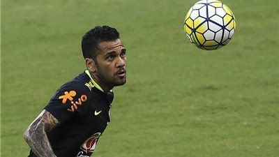 داني ألفيس يوجه رسالة لمنتخب البرازيل