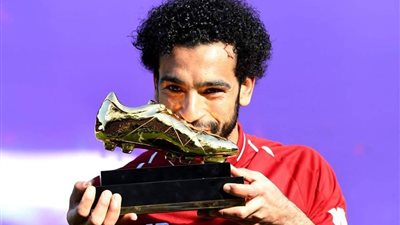 صور| محمد صلاح يحتفل مع أسرته بـ