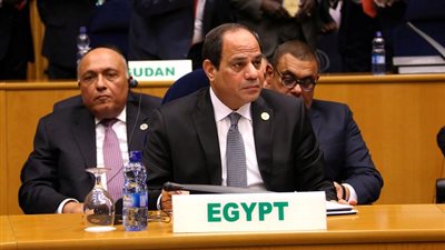 السيسي: شباب أفريقيا يحملون سلاح الفكر والعلم لإنقاذ القارة