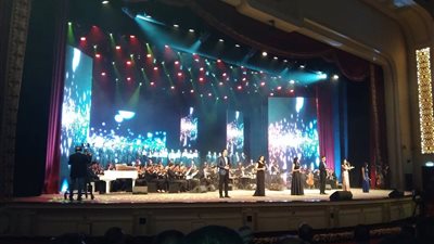 فيديو و صور| العروض الفنية تشعل حفل الشباب والرياضة بقاعة المؤتمرات في التجمع الخامس