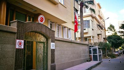 القنصلية التركية بالإسكندرية تُنكّس أعلامها حداداً على أرواح شهداء فلسطين