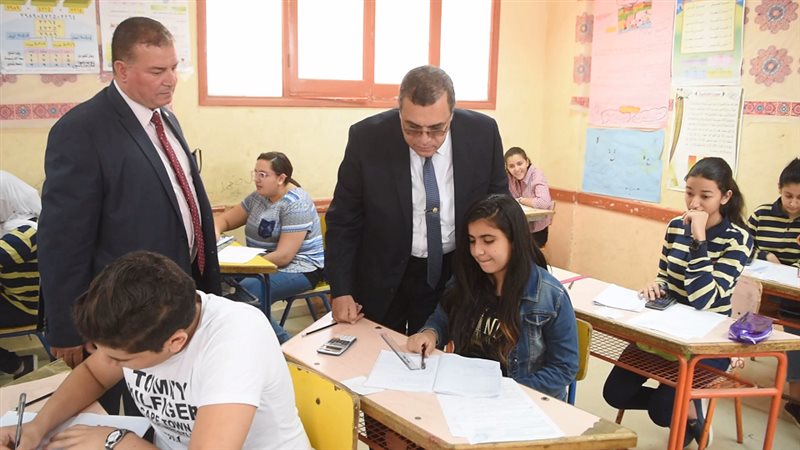 المحافظ اثناء تفقد