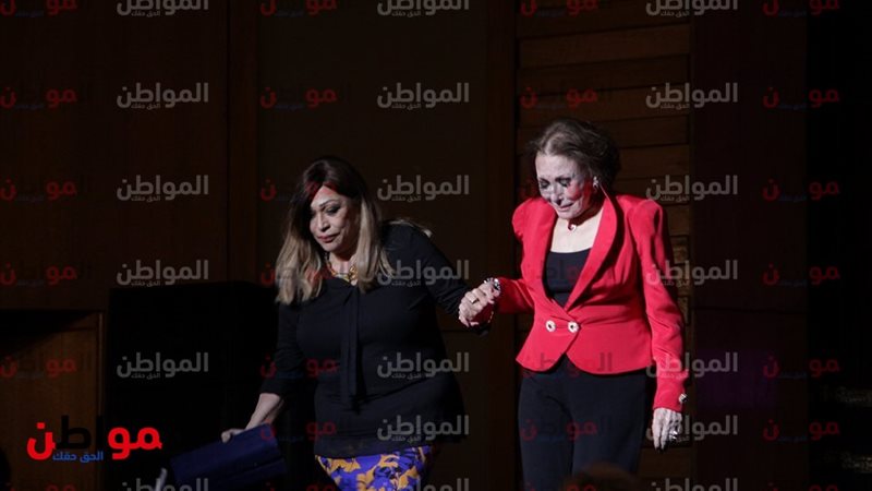تكريم لبنى عبدالعزيز