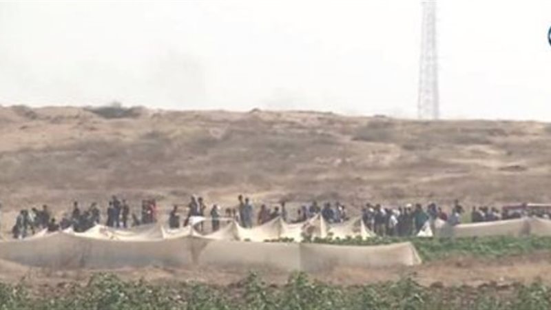 قوات الاحتلال تلقي
