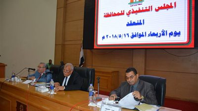 تنفيذي الوادي الجديد يناقش ظاهرة التسول وطرح مشروعات الشباب
