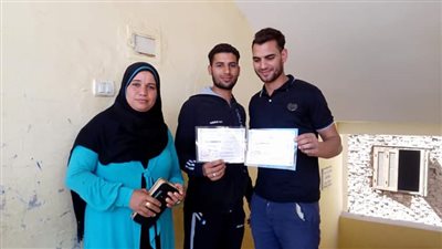 تسليم 101 من شهادات للدارسين الناجحين بدورة محو الأمية بالواسطى