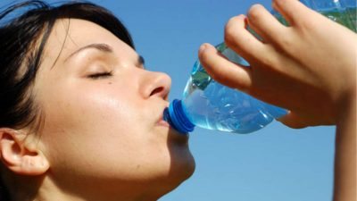 8 أشياء تحدث لكِ في حالة تعرضك للجفاف
